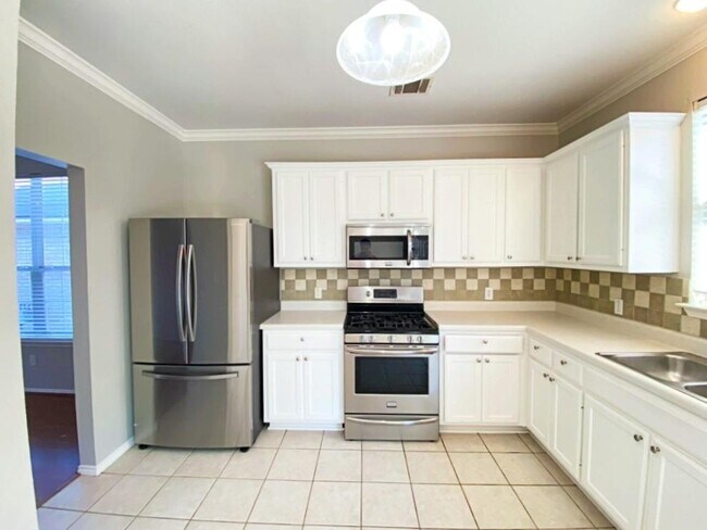Building Photo - 2326 Clover Ridge Dr