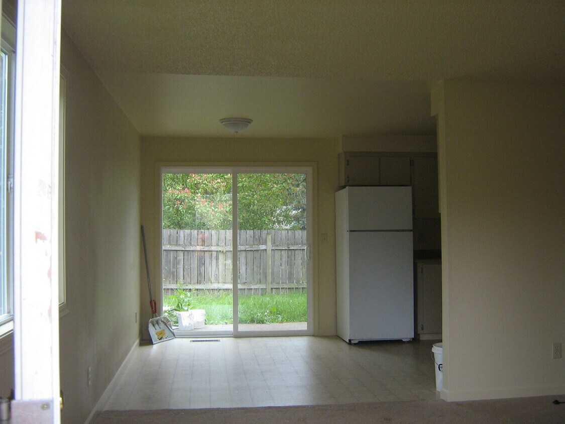 Foto del edificio - 2 bedroom 1 bath single level duplex
