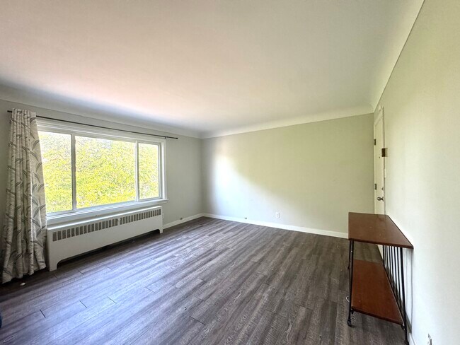 Photo du bâtiment - Updated 1 Bedroom 1 Bathroom Apartment!
