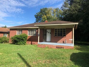 Building Photo - 5205 Hollycrest Dr