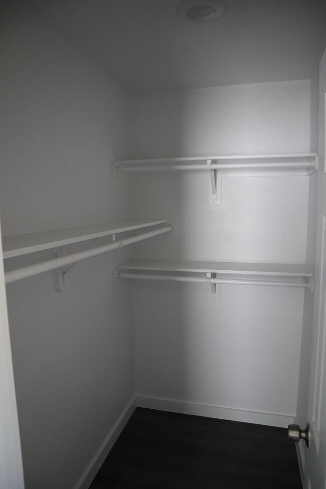 Foto del edificio - BRAND NEW UNIT