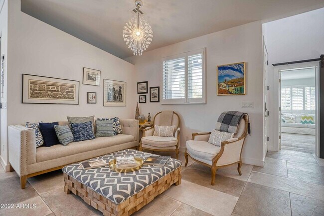 Foto del edificio - 3230 E Colter St