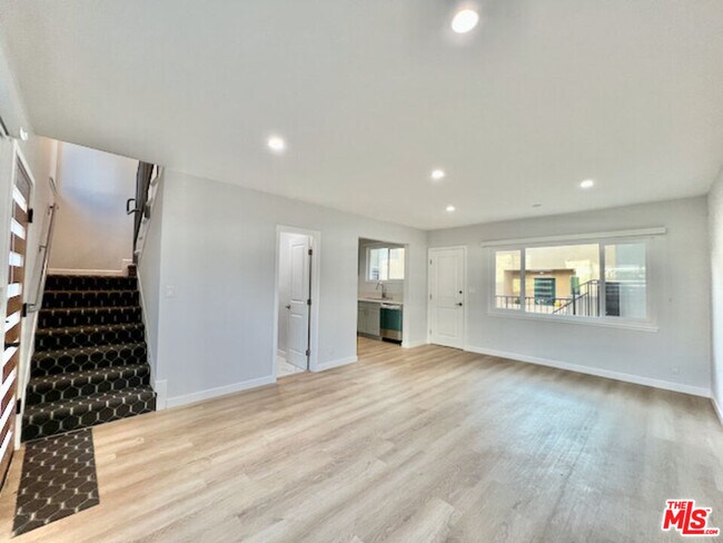 Foto del edificio - 903 S Barrington Ave
