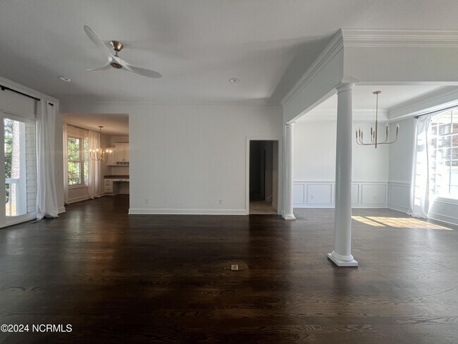 Foto del edificio - 130 Tamarisk Ln