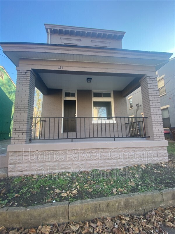 Primary Photo - 121 E 13th St