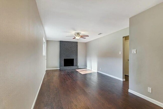 Foto del edificio - 2607 Parker Ln