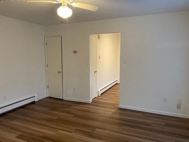 Building Photo - 116 S Cooper Rd