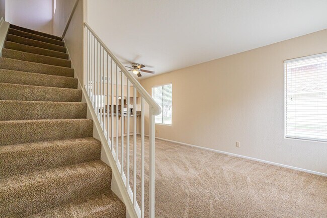 Building Photo - 450 Tava Ln