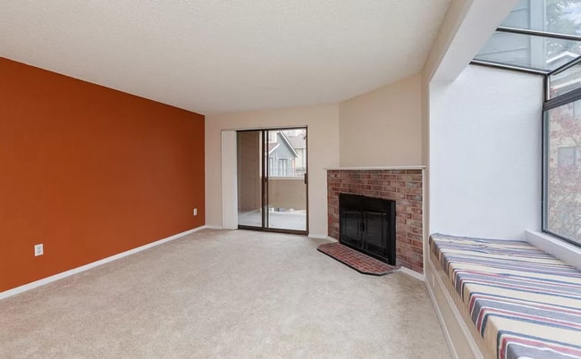 Building Photo - 2 Bedroom 1.75 Bath Condo in Lynnwood