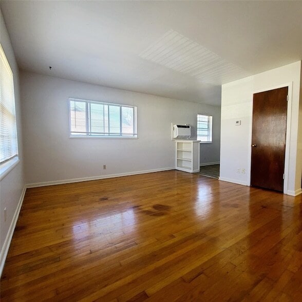 Photo - 4916 Worth St Apartment