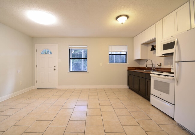 Building Photo - 411 Braxton Ave