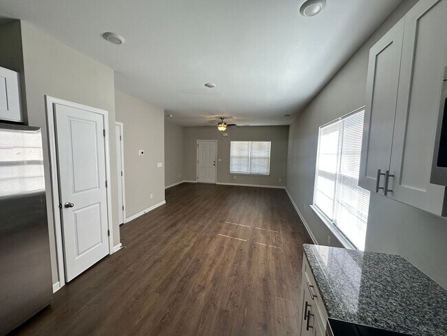 Building Photo - Lovely Columbia Townhome Coming soon
