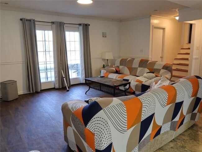 Foto del edificio - 651 Mincey Woods Ct