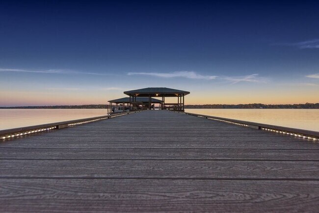 Building Photo - Lake Norman Playaway