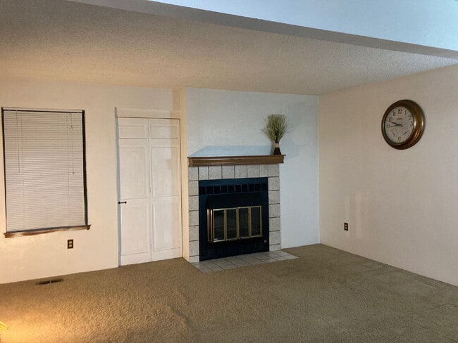 Building Photo - Powderhorn Condo $1850.00 plus fees.