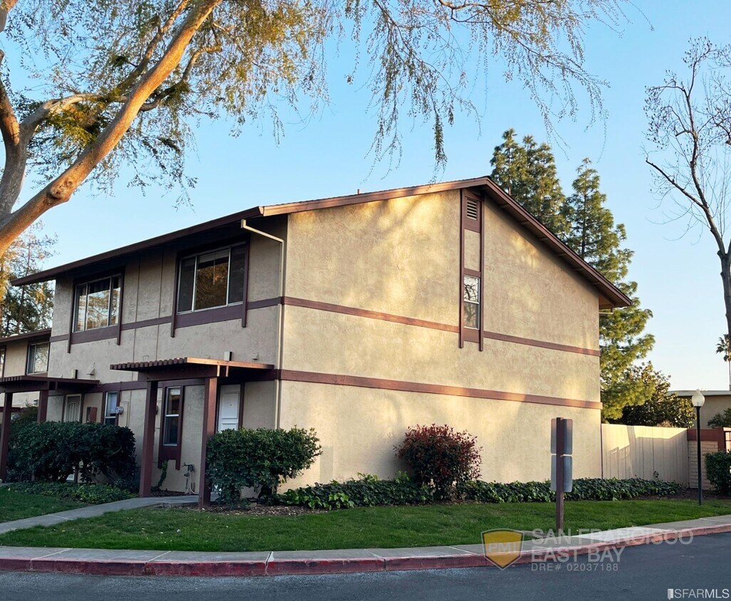 Primary Photo - 1502 Parkwood Pl