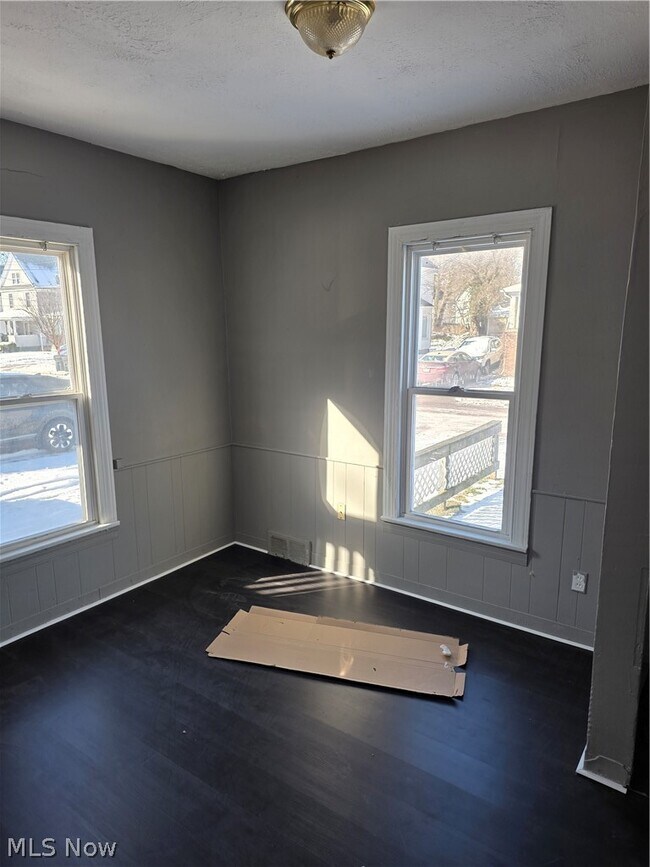 Building Photo - 168 Lake Ave