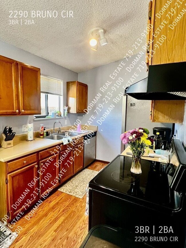 Building Photo - 2290 Bruno Cir