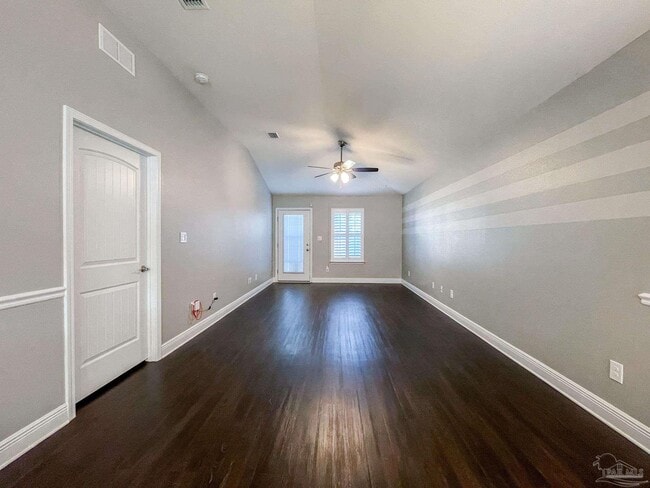 Building Photo - 263 Cottage View Dr