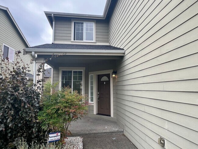Building Photo - Spacious Home located in a Quite Neighborhood