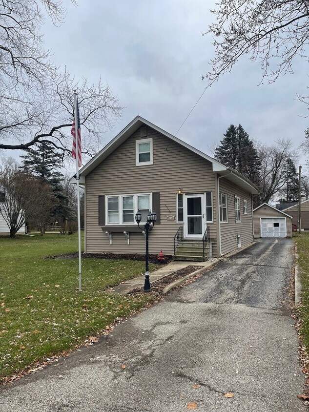 Foto principal - 439 E Crystal Lake Ave