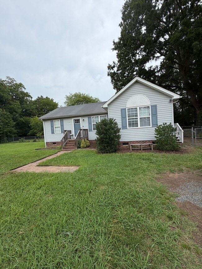 Building Photo - 1341 E Cannon Ave
