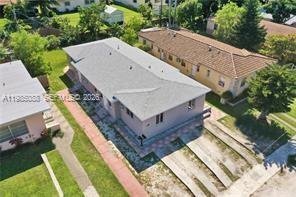 Foto del edificio - 1624 NE 109th St