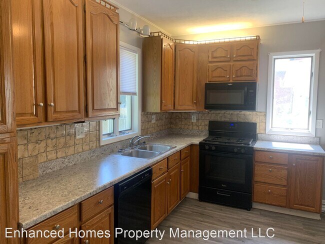 Foto del edificio - 5 br, 1 bath House - 1104 3rd St.