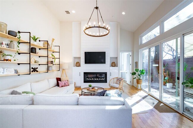 Foto del edificio - 8307 Hathaway Dr
