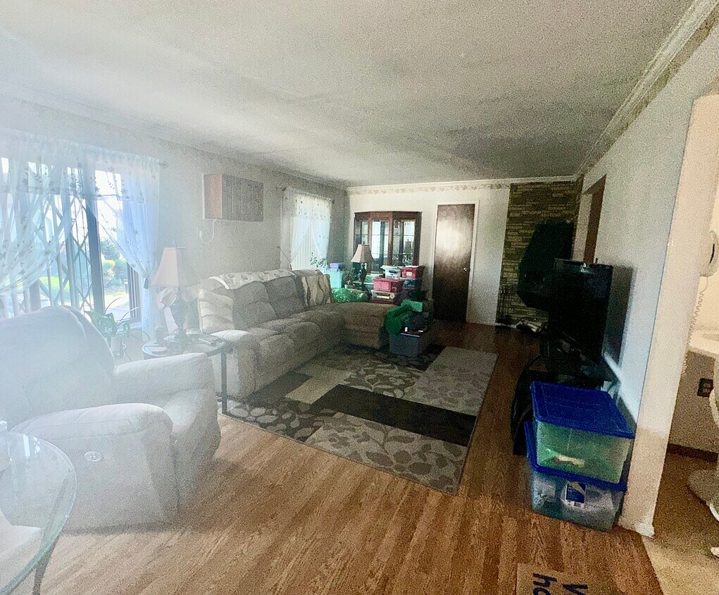 Living Room - 76 Farm Rd