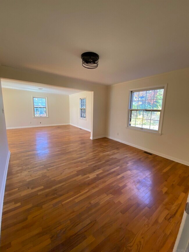 Building Photo - 4511 Highwood Dr
