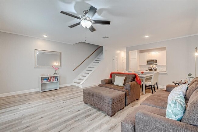 Foto del edificio - 8077 El Mundo St