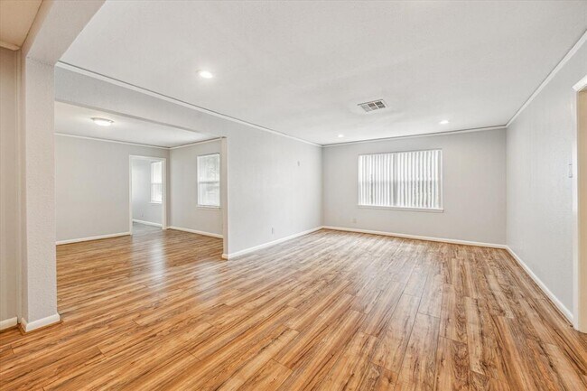 Foto del edificio - 5226 W Bellfort Ave
