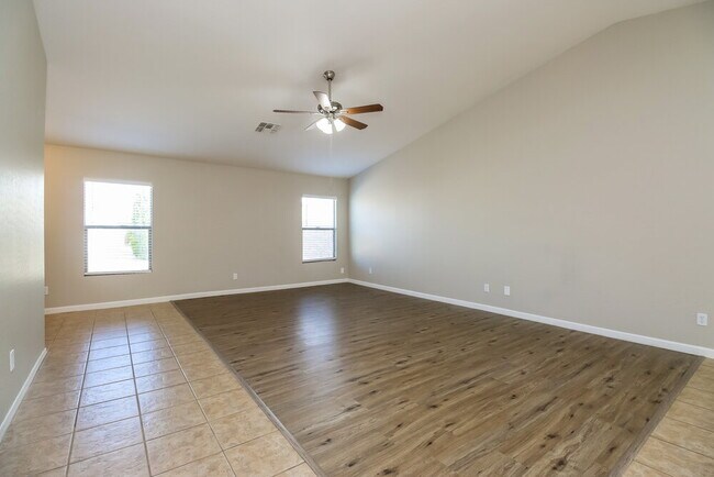 Foto del edificio - 39433 N Parisi Cir