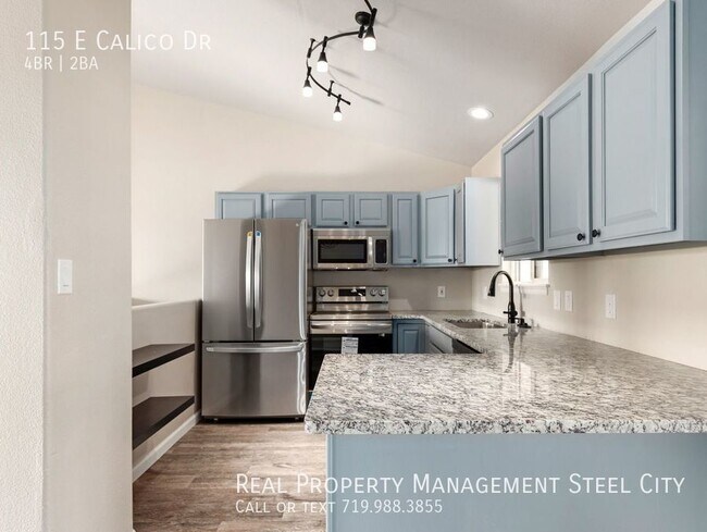 Foto del edificio - Recently Renovated Large 4 Bedroom Home