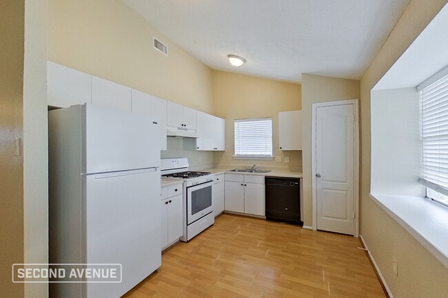 Foto del edificio - 10803 Thorncliff Dr