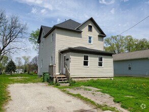 Building Photo - 919 Oneida St