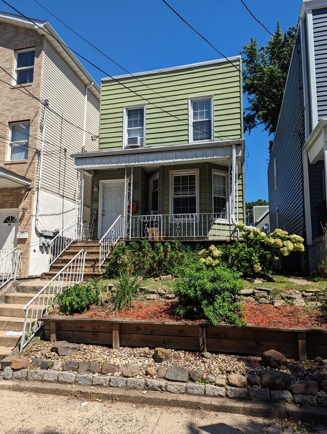 Building Photo - 62 Gautier Ave