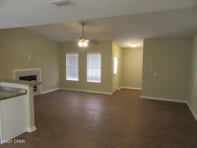 Foto del edificio - 7302 Rodgers Dr