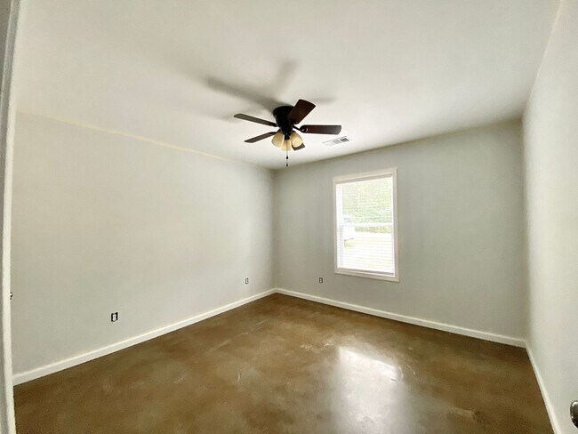 Building Photo - 1140 Lot 2 Cir