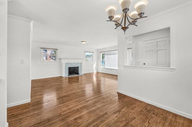 Building Photo - 12 Lilac St