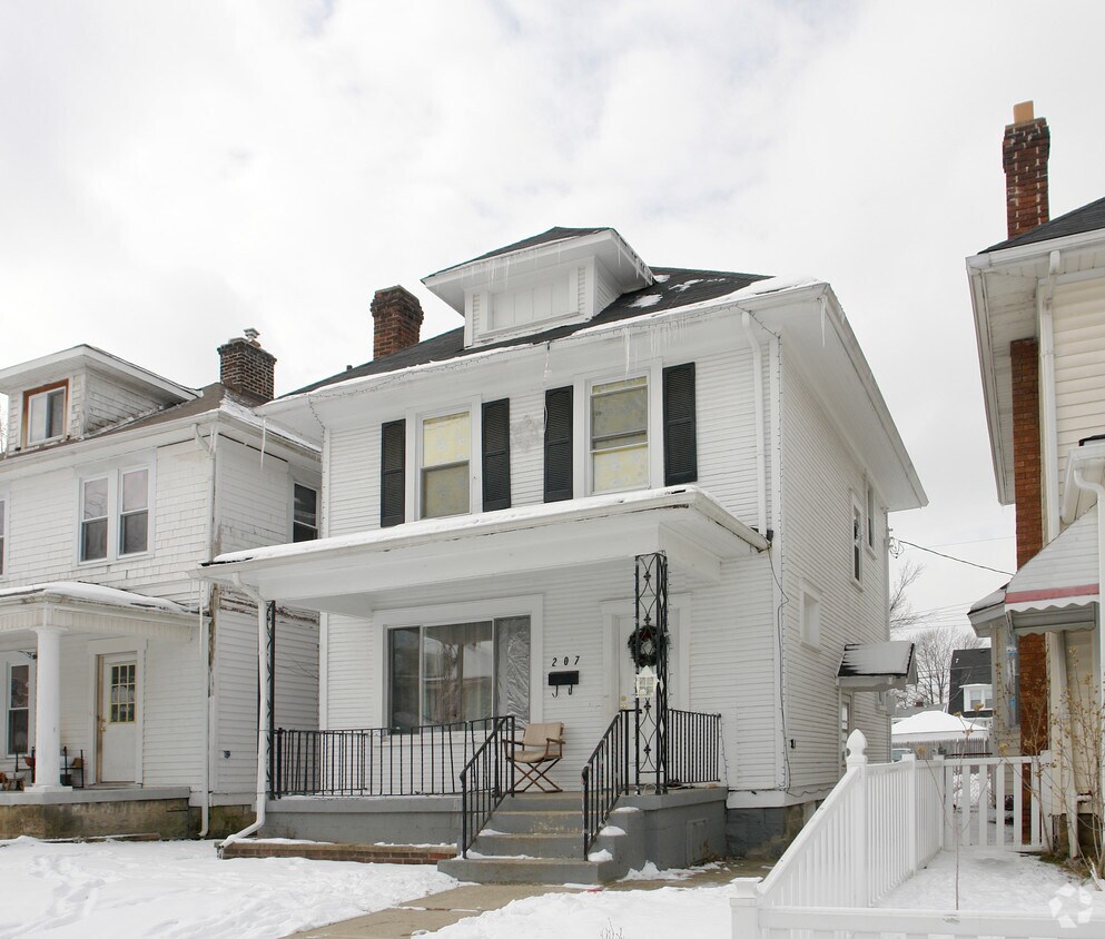 Primary Photo - 207 S Richardson Ave