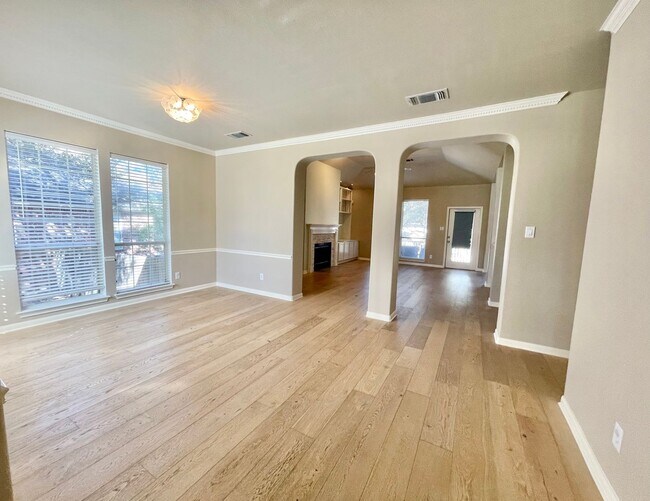 Foto del edificio - 707 Belmark Ct