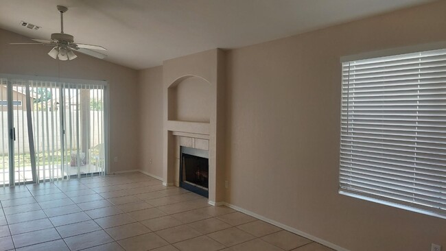 Building Photo - Beautiful Lake Community!