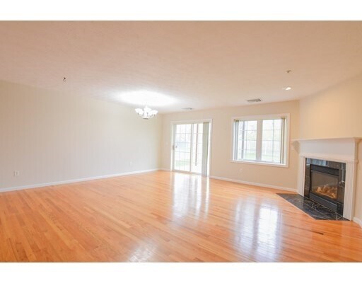 Foto del edificio - 7 Conant Rd