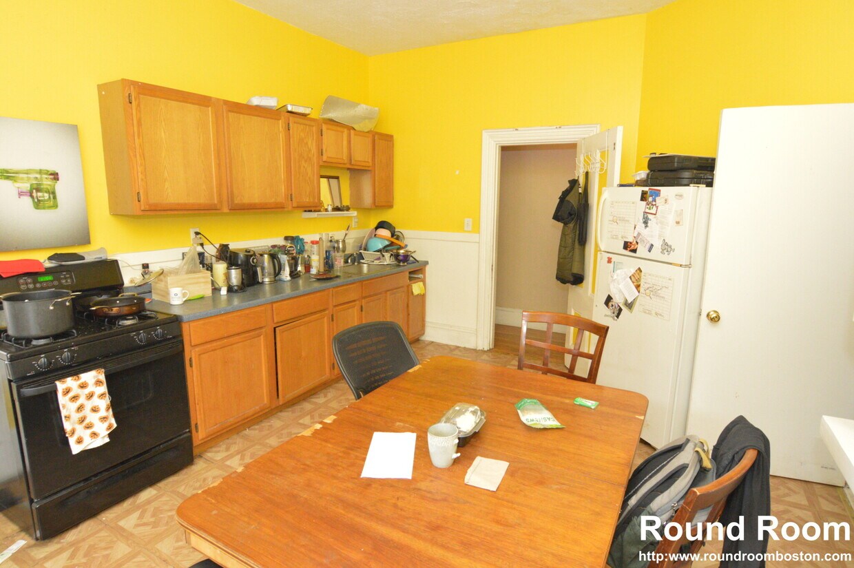 Primary Photo - 32 Linden St