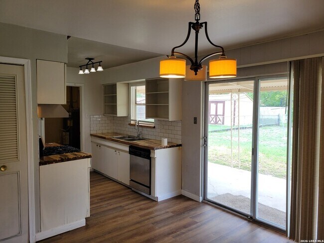 Foto del edificio - 5405 Borchers Dr