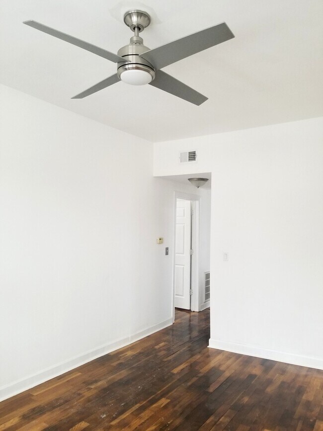 Building Photo - 5325 S Honore St