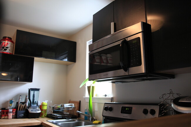 Building Photo - 2324 Berg St