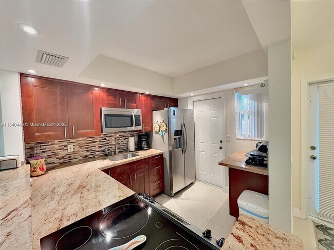 Foto del edificio - 1333 E Hallandale Beach Blvd